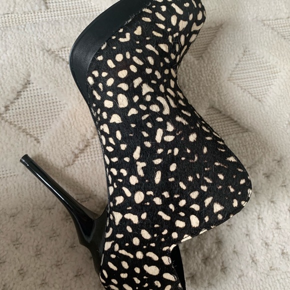 Dolce Vita nisha blk & white calf fur booties - Picture 7 of 7